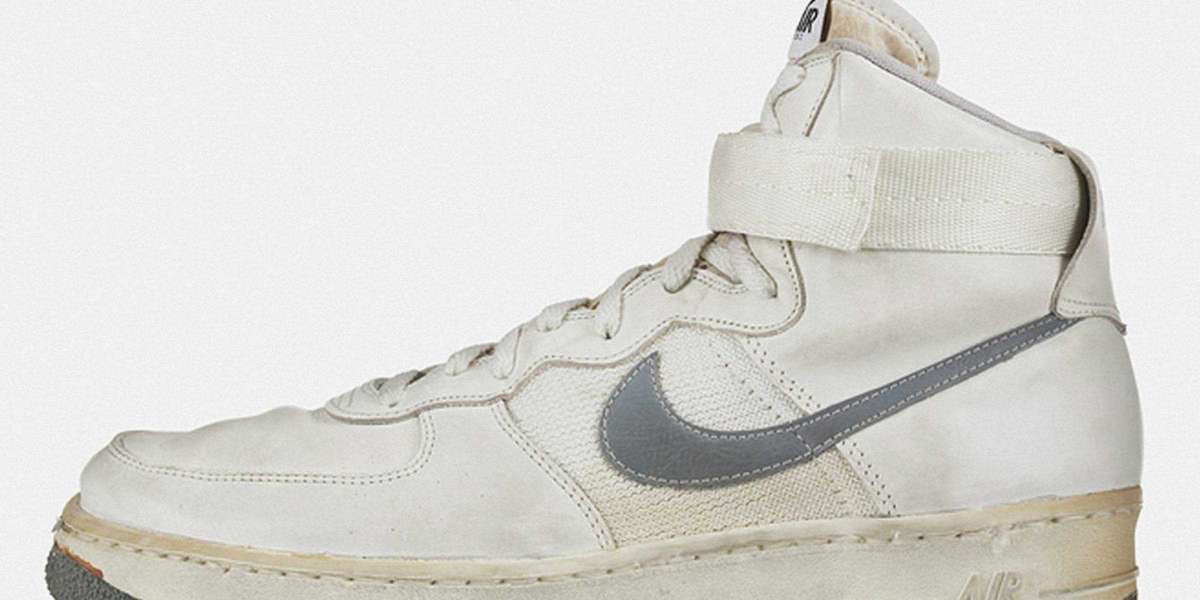 The Nike Air Force 1 High Vintage "Sail" DM0209-100 Recreates the Texture of the First Year Old Shoes!