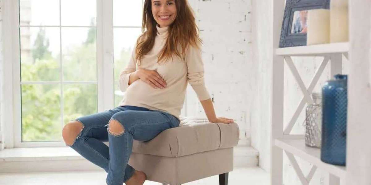 When To Switch To Maternity Clothes