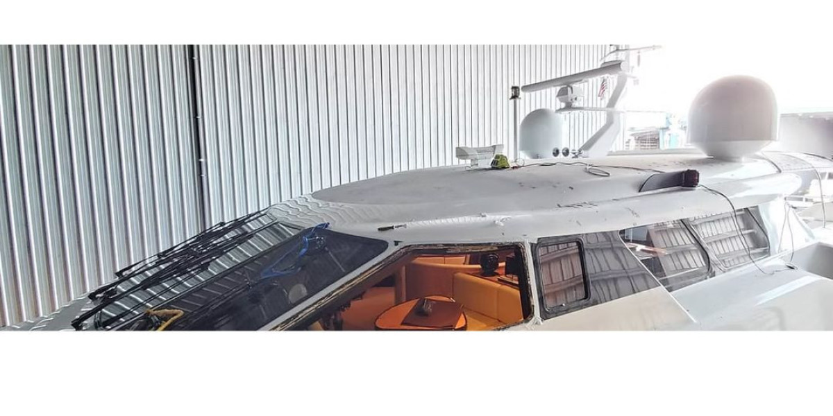 The Process Behind Expert Curved Glass Repair for Yachts