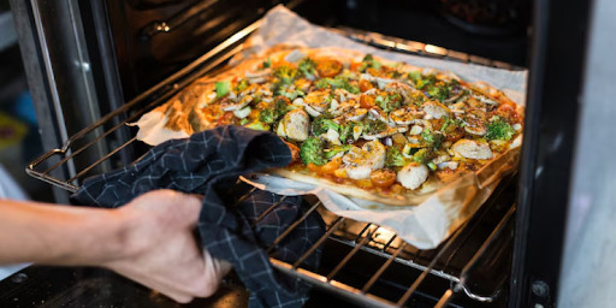 How Long Does Pizza Last in the Fridge?