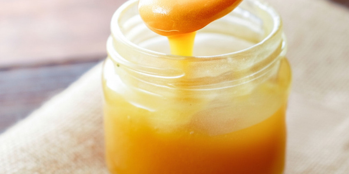 A Spoonful of Clarity: What Manuka Honey Really Does to Your Body