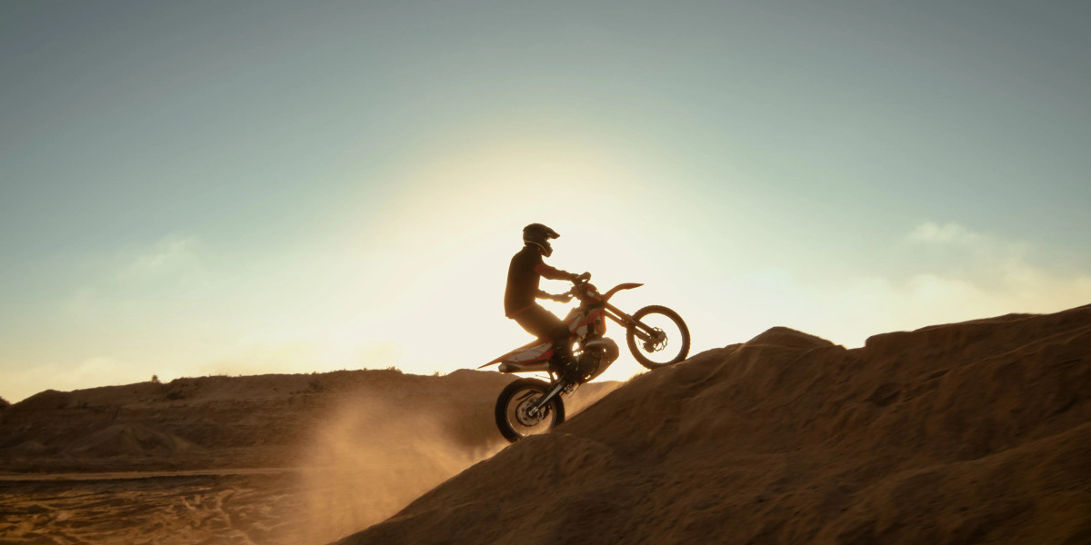 Dirt Bike Dubai Tour – Thrill Through the Dunes