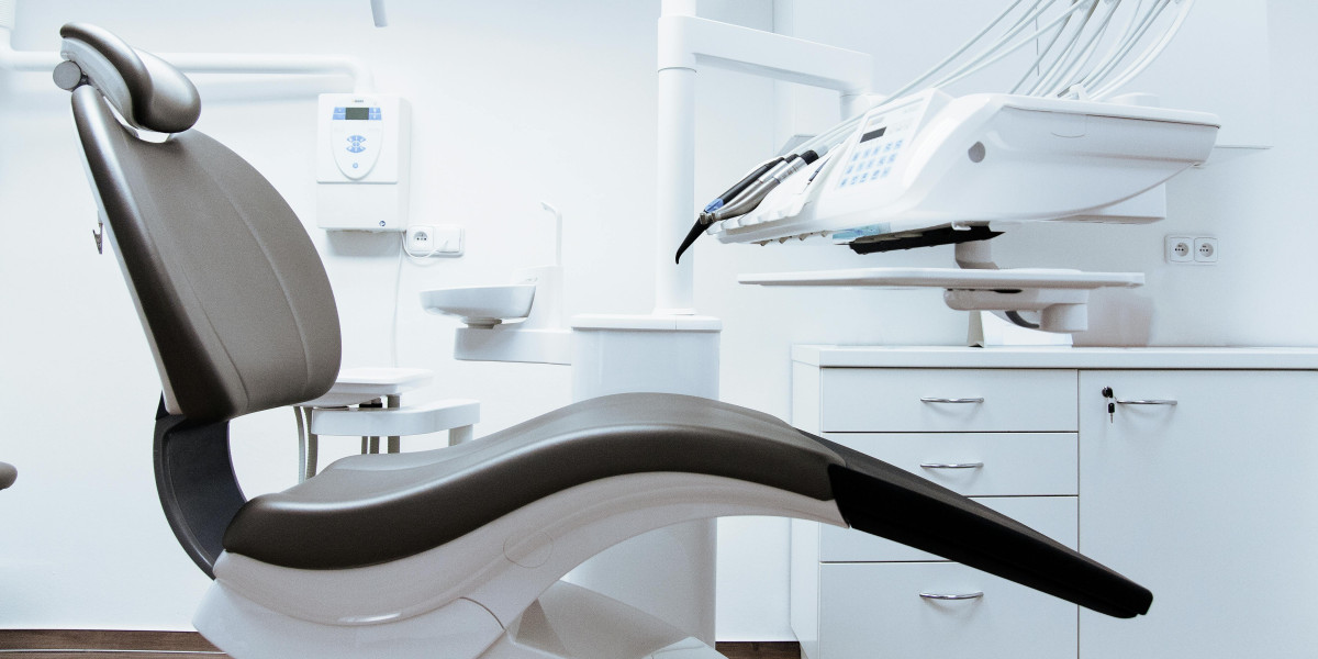 How a Dentist in Riyadh Treats Common Gum Problems