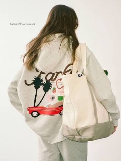 Parke Sweatshirt: A Modern Expression of Comfort, Style, and Everyday Confidence