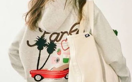 Parke Sweatshirt: A Modern Expression of Comfort, Style, and Everyday Confidence