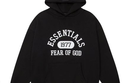 Essentials Hoodie – Quiet Luxury
